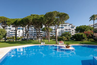2 Bedroom Middle Floor Apartment in Puerto Banús