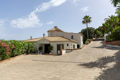 6 Bedroom Detached Villa in Hacienda Las Chapas - Image 5