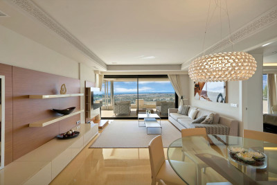 3 Bedroom Middle Floor Apartment in Nueva Andalucía - Image 1