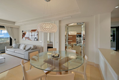 3 Bedroom Middle Floor Apartment in Nueva Andalucía - Image 2