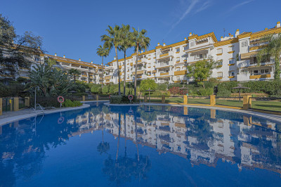 3 Bedroom Middle Floor Apartment in The Golden Mile