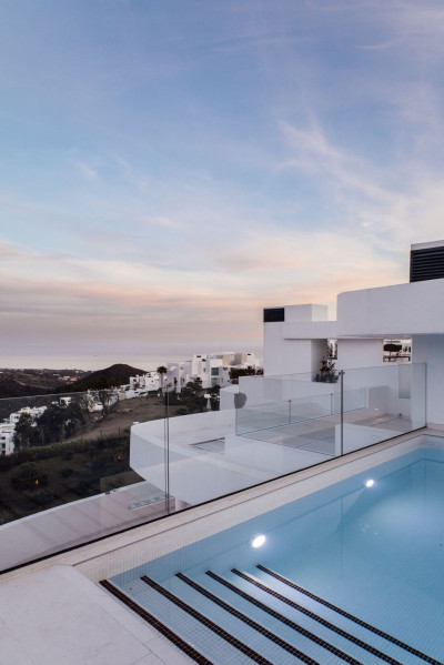 3 Bedroom Penthouse in Marbella - Image 2