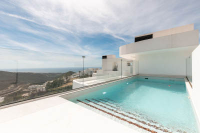 3 Bedroom Penthouse in Marbella - Image 4