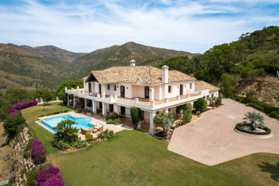 5 Bedroom Detached Villa in Estepona - Image 4