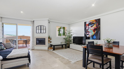 2 Bedroom Middle Floor Apartment in La Duquesa - Image 2