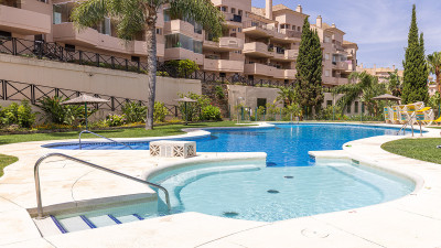 2 Bedroom Middle Floor Apartment in La Duquesa - Image 4