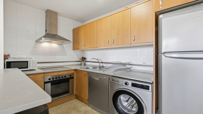 2 Bedroom Middle Floor Apartment in La Duquesa - Image 5