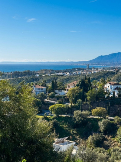 5 Bedroom Detached Villa in Marbella - Image 1