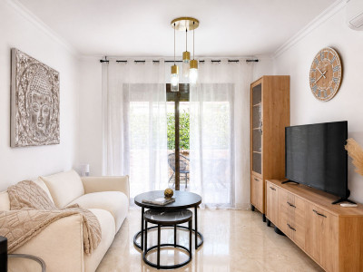 2 Bedroom Middle Floor Apartment in Marbella - Image 2