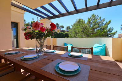 2 Bedroom Middle Floor Apartment in Benahavís - Image 3
