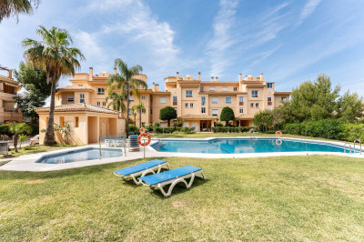 3 Bedroom Middle Floor Apartment in Calahonda - Image 1