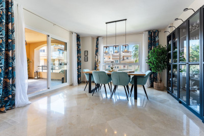 3 Bedroom Middle Floor Apartment in Calahonda - Image 4