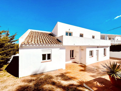 4 Bedroom Detached Villa in La Duquesa