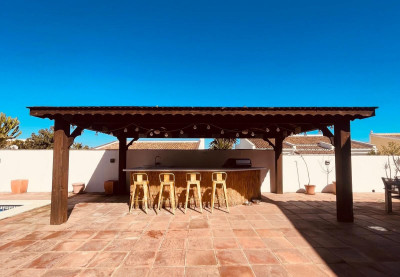 4 Bedroom Detached Villa in La Duquesa - Image 3