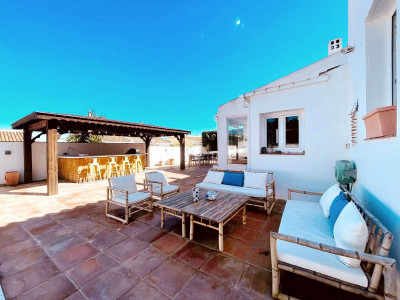 4 Bedroom Detached Villa in La Duquesa - Image 4