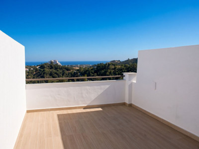 1 Bedroom Penthouse Duplex in Estepona - Image 4