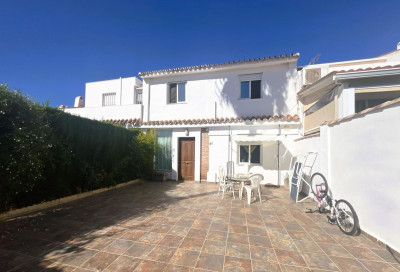 3 Bedroom Townhouse in Estepona - Image 2