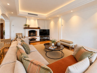 4 Bedroom Semi-Detached House in Nueva Andalucía - Image 2