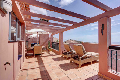 2 Bedroom Penthouse in Calahonda - Image 2