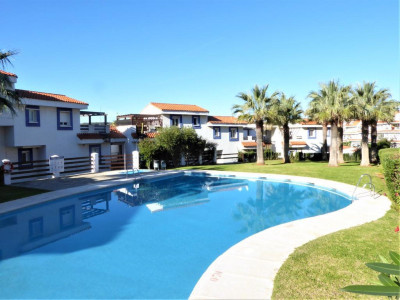 2 Bedroom Middle Floor Apartment in La Duquesa