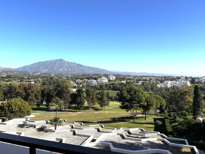 2 Bedroom Middle Floor Apartment in Estepona - Image 1