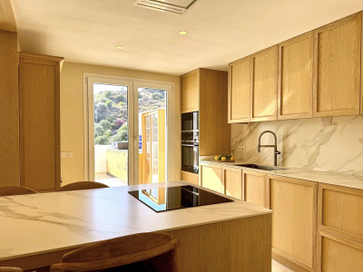 3 Bedroom Middle Floor Apartment in Nueva Andalucía - Image 5