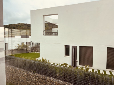 3 Bedroom Semi-Detached House in Riviera del Sol - Image 1