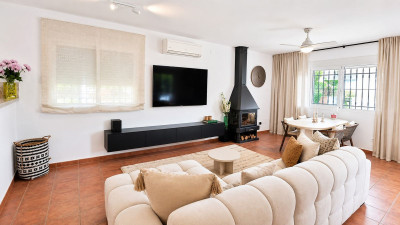 4 Bedroom Detached Villa in Mijas Costa - Image 2