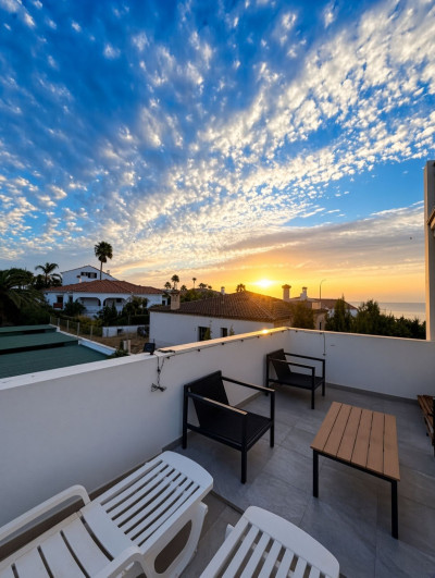 1 Bedroom Middle Floor Apartment in Torreguadiaro - Image 2