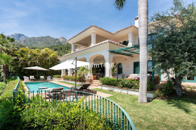 5 Bedroom Detached Villa in The Golden Mile - Image 2
