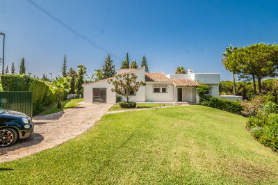 5 Bedroom Detached Villa in Elviria - Image 3