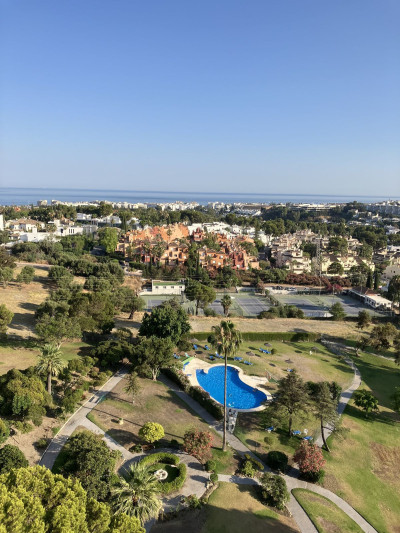 1 Bedroom Penthouse in Nueva Andalucía - Image 1