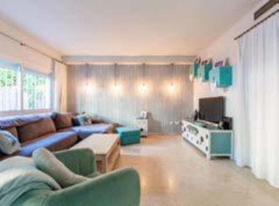 5 Bedroom Townhouse in San Pedro de Alcántara - Image 2