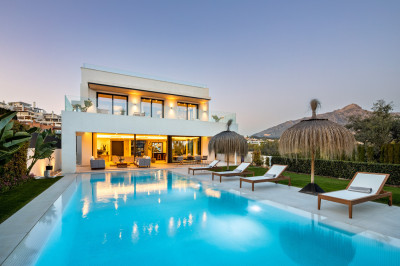 5 Bedroom Detached Villa in Nueva Andalucía - Image 1