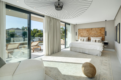 5 Bedroom Detached Villa in Nueva Andalucía - Image 5