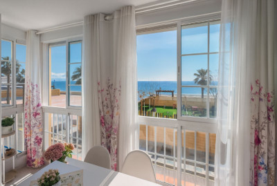 2 Bedroom Middle Floor Apartment in La Duquesa
