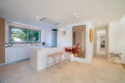 3 Bedroom Middle Floor Apartment in Marbella - Image 5