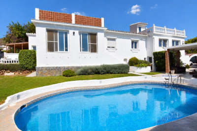 4 Bedroom Detached Villa in Benalmadena Pueblo - Image 1