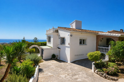 4 Bedroom Detached Villa in Benalmadena Pueblo - Image 2
