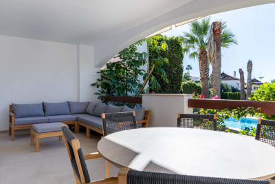 2 Bedroom Middle Floor Apartment in Nueva Andalucía - Image 2