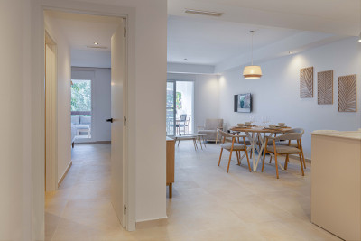 2 Bedroom Middle Floor Apartment in Nueva Andalucía - Image 3