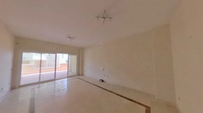 2 Bedroom Ground Floor Apartment in Benahavís - Image 4