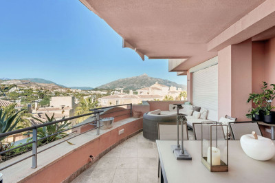 2 Bedroom Middle Floor Apartment in Nueva Andalucía - Image 4
