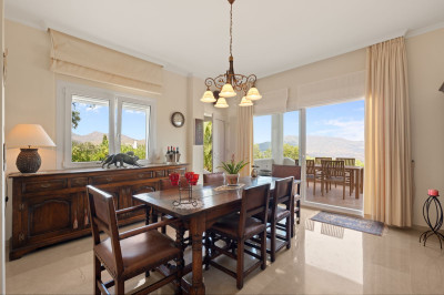 2 Bedroom Ground Floor Apartment in La Mairena - Image 3