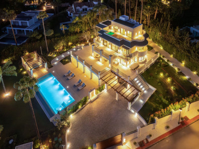 6 Bedroom Detached Villa in Nueva Andalucía - Image 1