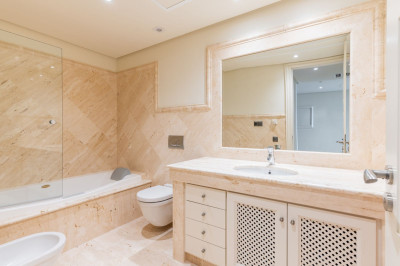 2 Bedroom Ground Floor Apartment in Estepona - Image 5