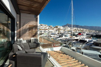3 Bedroom Middle Floor Apartment in Puerto Banús - Image 2