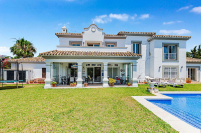 4 Bedroom Detached Villa in Costalita - Image 3