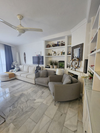 2 Bedroom Middle Floor Apartment in San Pedro de Alcántara - Image 3