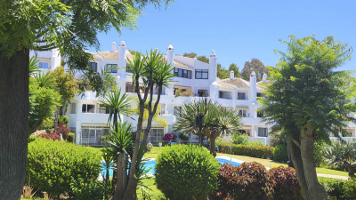2 Bedroom Middle Floor Apartment in Calahonda - Image 1
